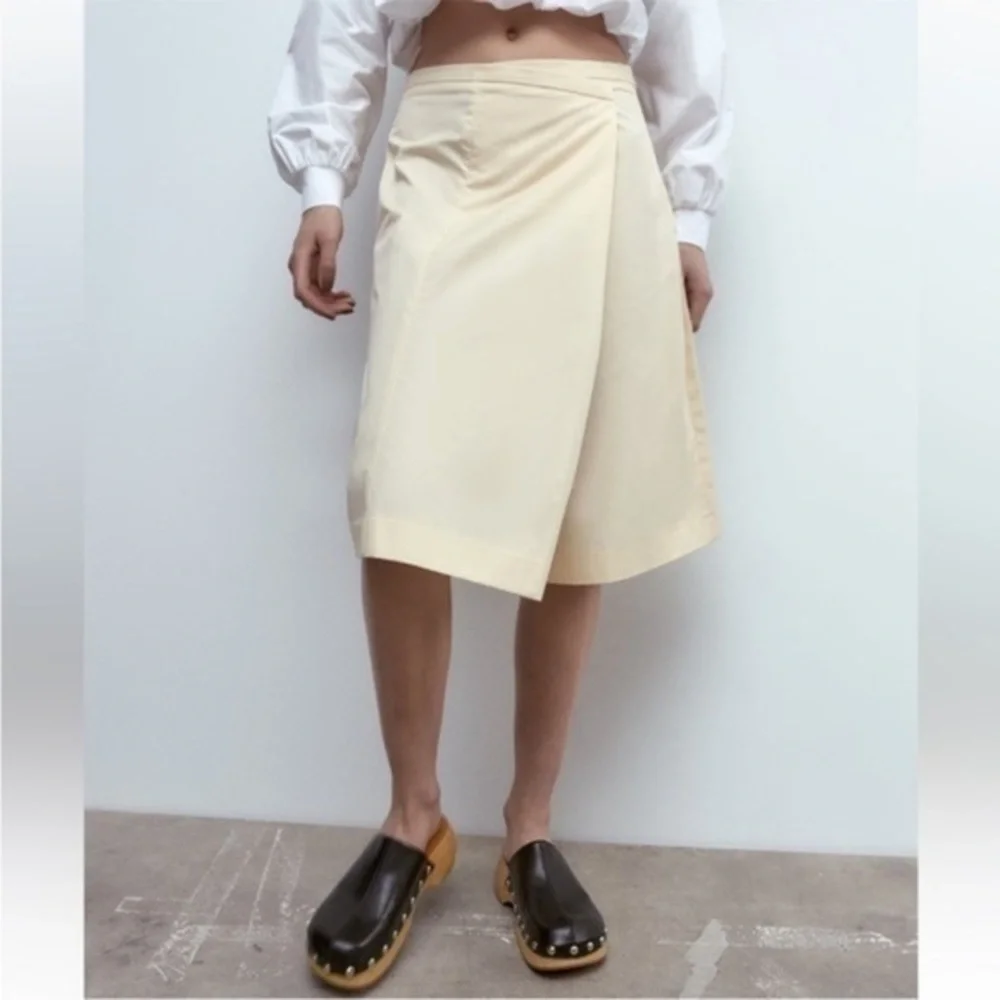 New Zara | Sliver Studded Black Clogs Shoes - Picture 2 of 10